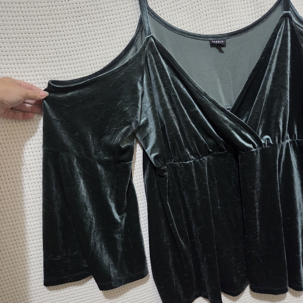 Torrid 5x Velvet Cold Shoulder Top - Emerald Green - Picture 5 of 10